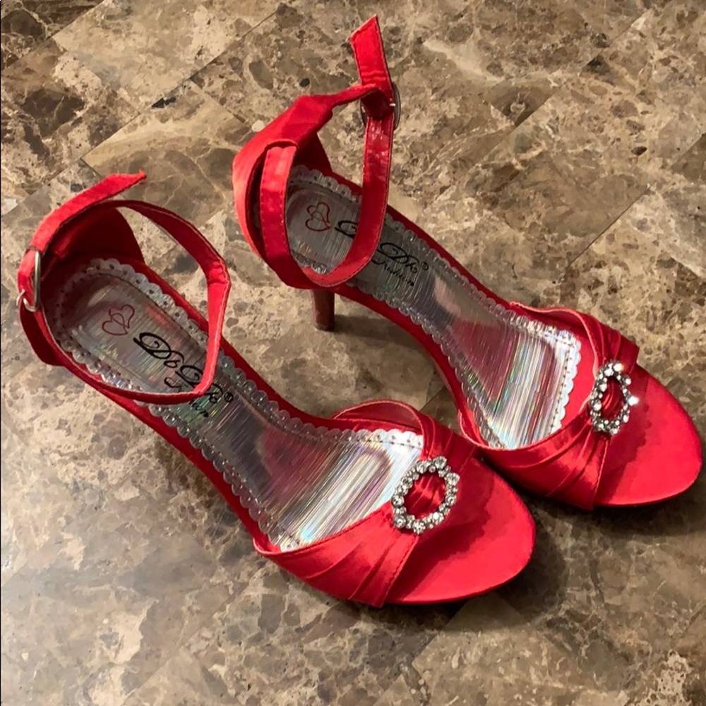 Red size 7 shoes by dbdk